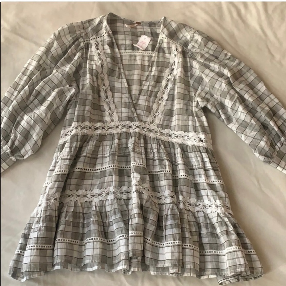 Free People Tunic with dropped peplum waist
3/4 length sleeves - Picture 4 of 10